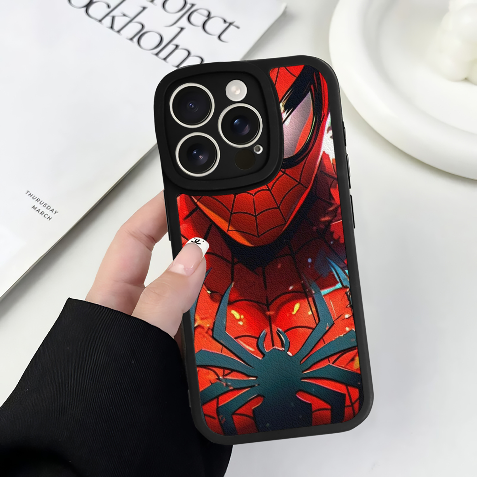 Spider Man スパイダーマン 【iPhone 16シリーズ対応】シリコンスマホケース（レザー調） 材質：シリコン